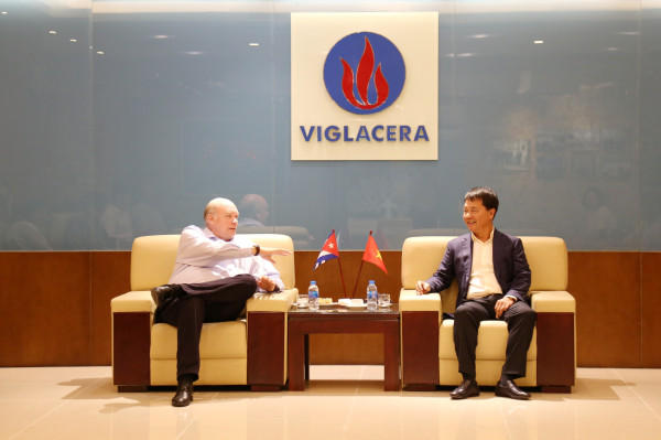 Đoàn Bộ trưởng Ngoại thương và Đầu tư nước ngoài Cuba thăm và làm việc tại Viglacera